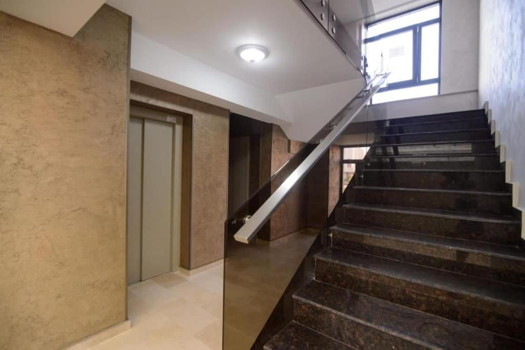 Apartment Astoria Few Minutes Walk To The And Clubs In Nord