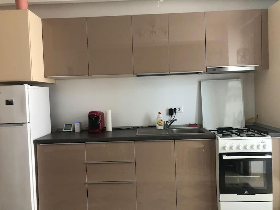 Astoria Few Minutes Walk To The And Clubs In Nord Apartment Mamaia